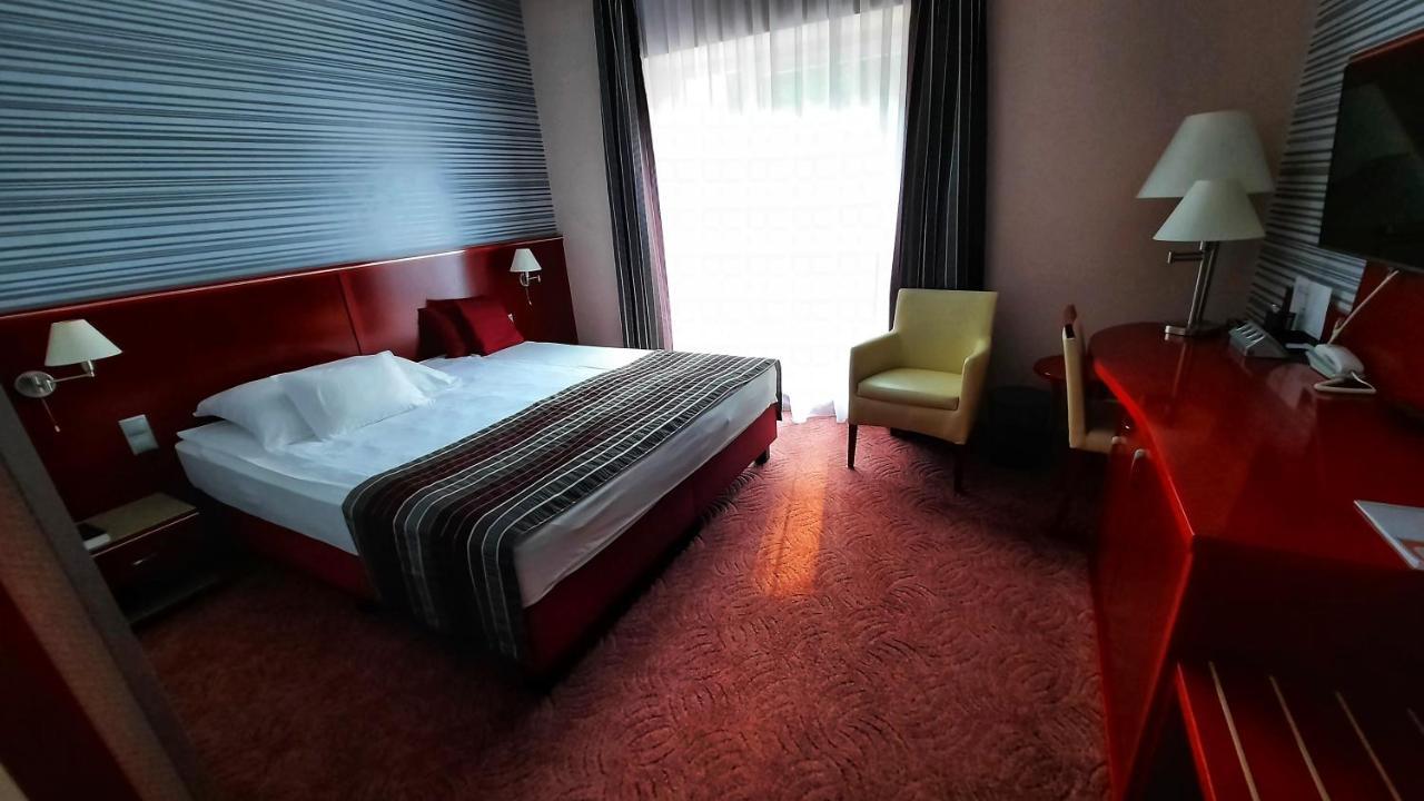 Veronika Hotel Tiszaújváros Eksteriør bilde